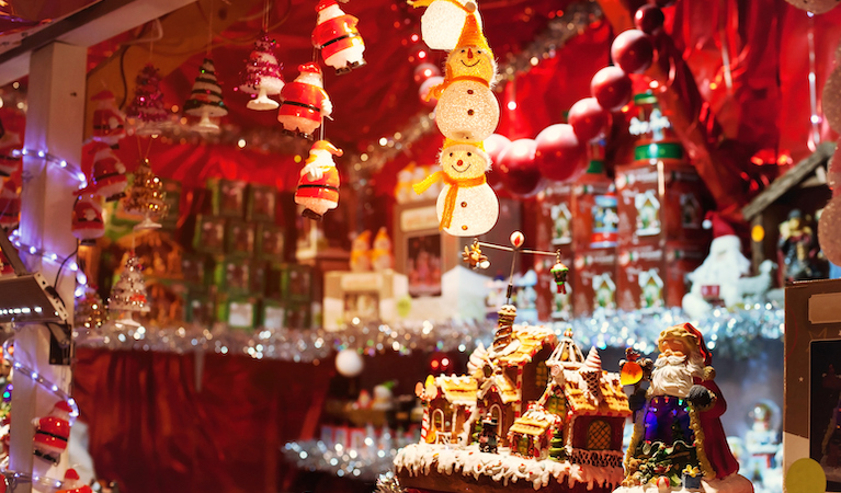 save money at christmas market